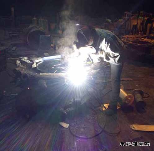 轿子山煤矿：组织检修采煤机