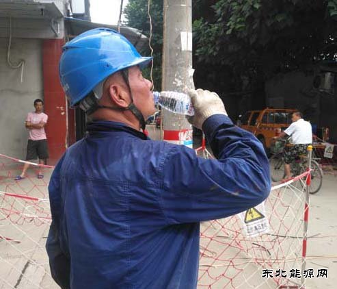 国网四川广汉市供电公司：烈日下抢修  为高考护航