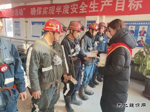 陕北矿业涌鑫公司：情暖冬至 “饺”动我心