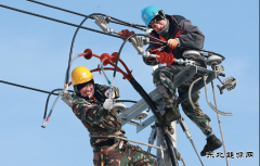 兴凯湖电业局：兴凯湖畔战冰排保供电