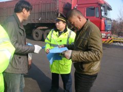 玛纳斯路政管理局：榆树沟超限检测站多种形式宣传治超新规