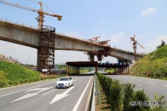 中铁二十一局：江西昌赣客专跨兴赣高速特大桥月底合龙全桥完工