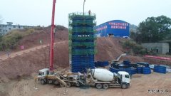 江西：兴泉铁路兴宁4标首根桥墩率先浇筑完工