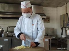 “疫情防控我在前”——谢家祥：为职工提供可口的饭菜是我的责任