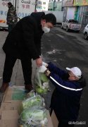 守好“大门”战“疫”情——记南露天煤矿党员志愿者李立柱