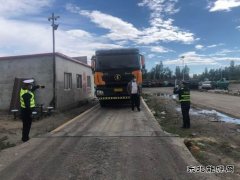 阿勒泰执法支队哈巴河执法大队： 路警联合治超、确保安全畅通