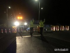 哈巴河执法大队：保驾桥梁拆除施工，护航群众平安出行