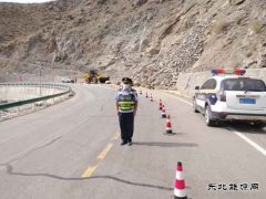 富蕴执法大队：节日我在岗 排隐患保畅通