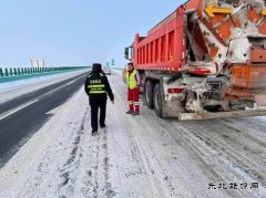 ：Ｖ捶ù蠖恿瞎     交警、养护部门开展春节节前联合巡查