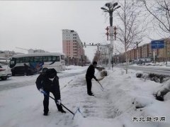 富蕴执法大队：在职党员进社区 打扫卫生践行动